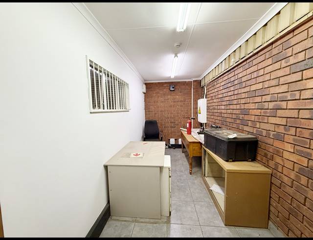 2,200M² WAREHOUSE TO LET IN WADEVILLE